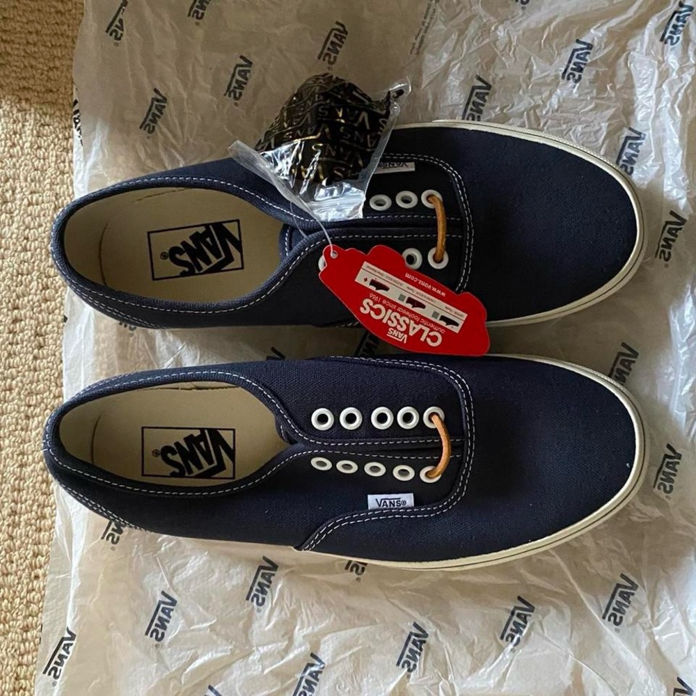 NWT Navy Blue Canvas Vans - Picture 5 of 7